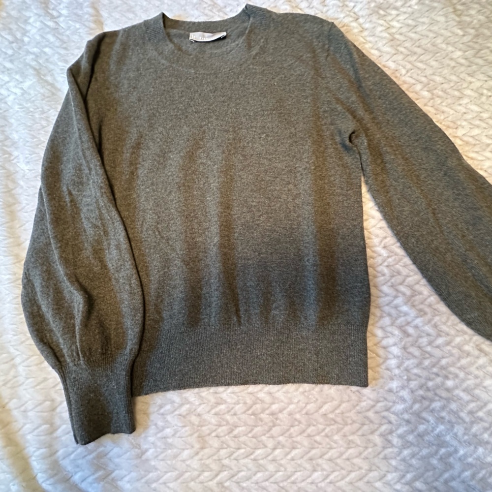 Women’s Everlane cashmere sweater size M